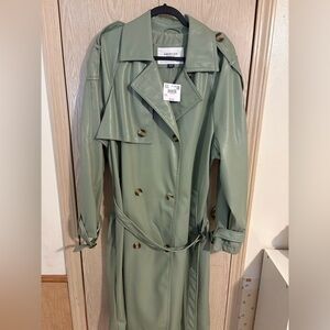 Completely new, I never used it, it still has the label